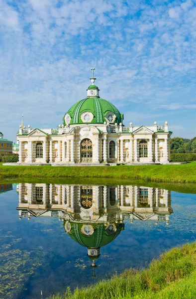 De grot paviljoen — Stockfoto