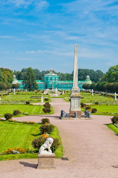 Colonna with a statue of Minerva — Stock Photo, Image