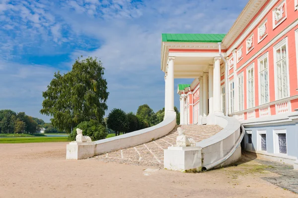 Kuskovo palota homlokzata — Stock Fotó