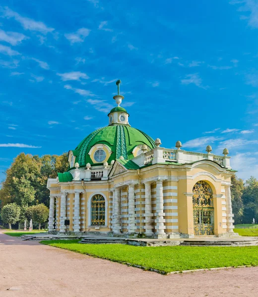 De grot paviljoen — Stockfoto