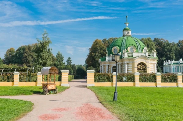 De grot paviljoen — Stockfoto