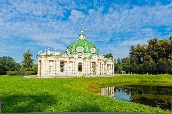 De grot paviljoen — Stockfoto