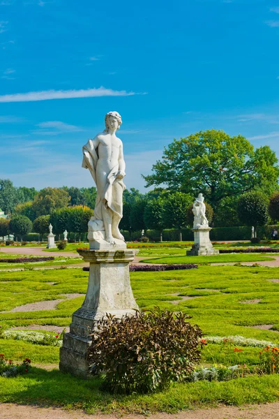 Statuen im Park von kuskovo — Stockfoto