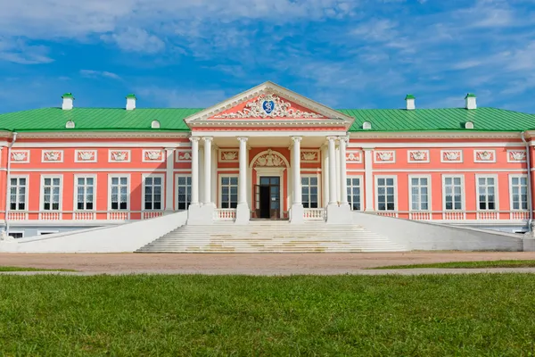 Fasada pałacu kuskovo — Zdjęcie stockowe