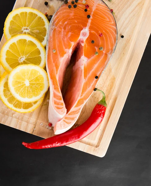 Salmon with lemon — Stock Photo, Image