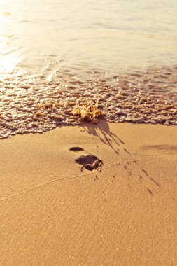 ayak izi kum dalgaları ile