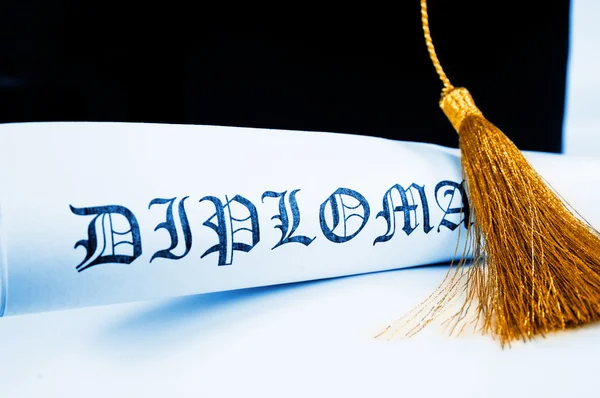 Chapéu de graduação e diploma — Fotografia de Stock