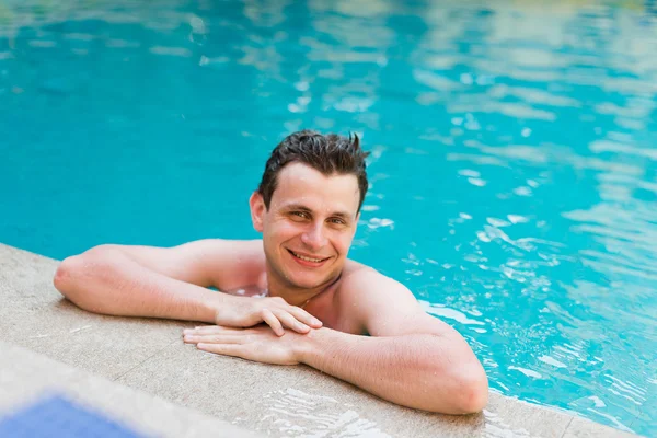 Man posing in the swimming pool — Stock Photo, Image