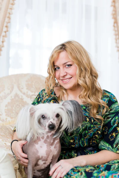 Woman keeping Chinese crested dog — Stock Photo, Image