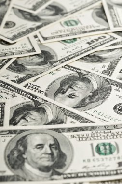 Arkaplan olarak 100 dolar.. 