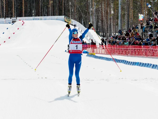 Kaisa MAKARAINEN (FIN) termina al Biathlon — Foto Stock