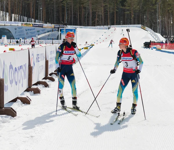 Valj e Vita Semerenko depois de terminar no Biathlon — Fotografia de Stock