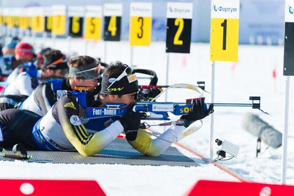 Martin fourcade (fra) a ostatní na palebné čáře — Stock fotografie