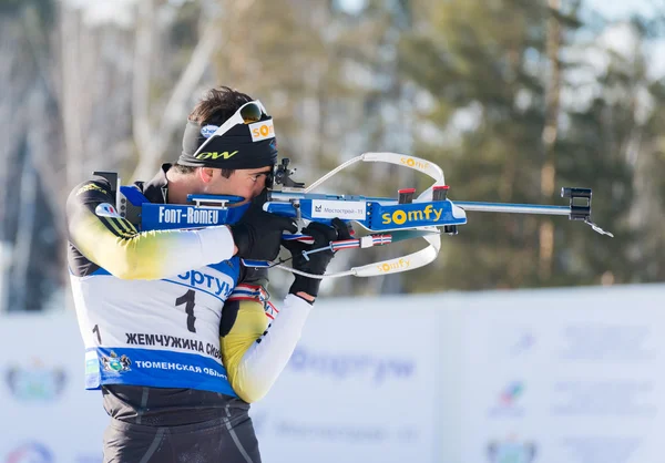 Martin Fourcade (FRA) ) on a firing line at Biathlon — Stock Photo, Image