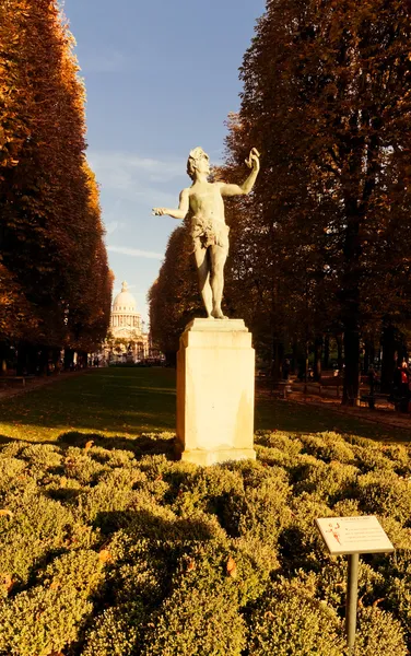 雕像"l'acteur 风格"在巴黎的卢森堡公园. — 图库照片