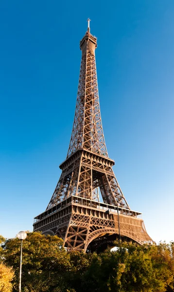 Världsberömda Eiffeltornet i paris, Frankrike. — Stockfoto