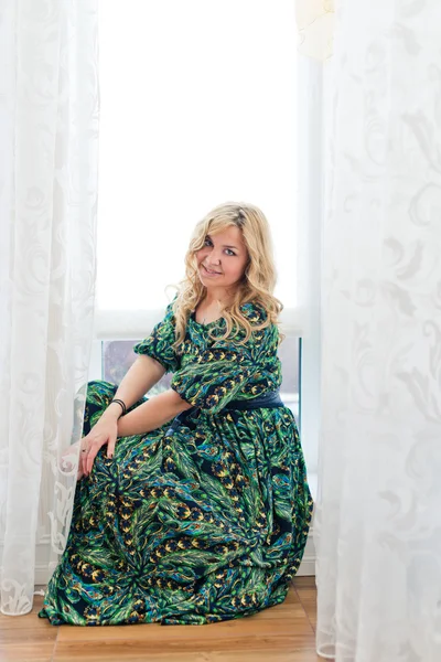 Woman in elegant dress — Stock Photo, Image