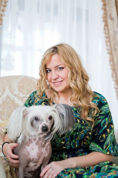 Woman keeping Chinese crested dog — Stock Photo, Image