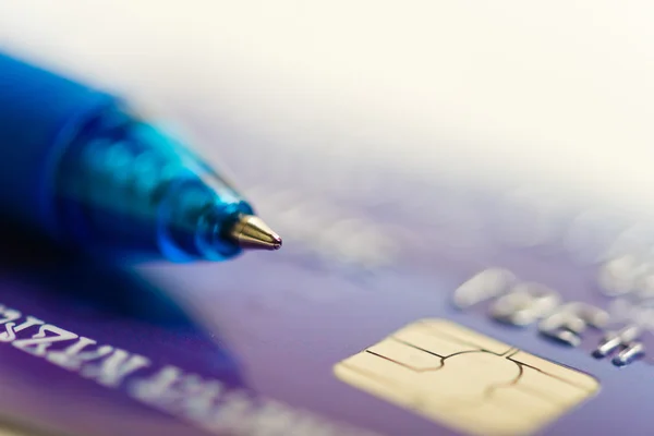 Creditcard en pen — Stockfoto