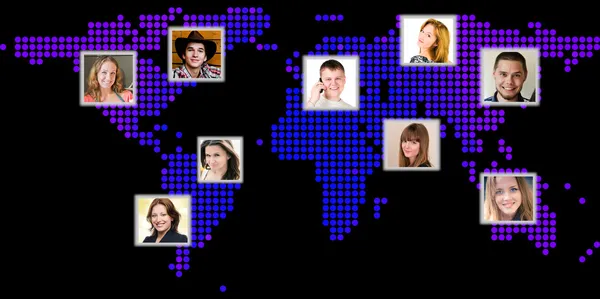 Photo de personnes sur la carte du monde . — Photo