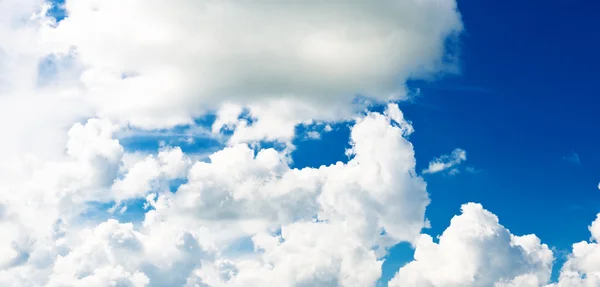 Céu azul bonito — Fotografia de Stock