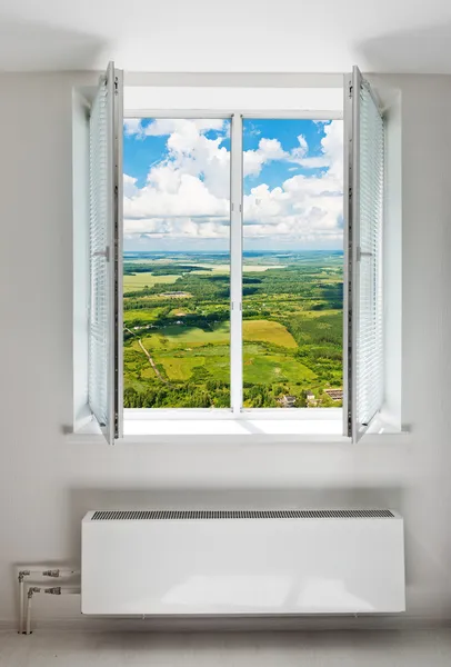 Janela de porta dupla aberta branca — Fotografia de Stock