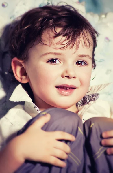 Pequeno menino bonito — Fotografia de Stock