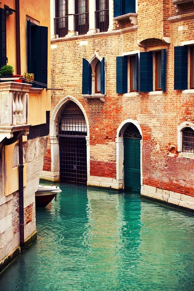 Canal i Venedig, Italien — Stockfoto