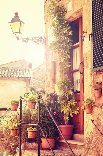 Traditional courtyard in Valldemossa village — Stock Photo, Image