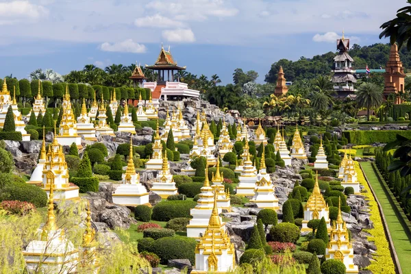 Pattaya, Tayland 'daki Nong Nooch Bahçesi.
