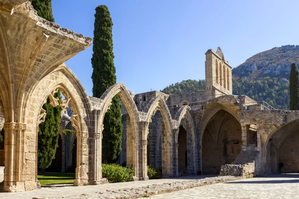 Bellapais abdij in de buurt van kyrenia, Noord-cyprus — Stockfoto