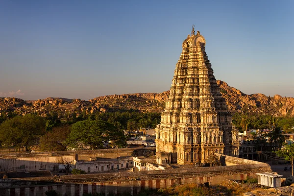 Virupaksha tempel bij zonsondergang, hampi, karnataka, india — Stockfoto