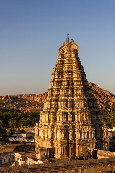 Virupaksha tempel bij zonsondergang, hampi, karnataka, india — Stockfoto