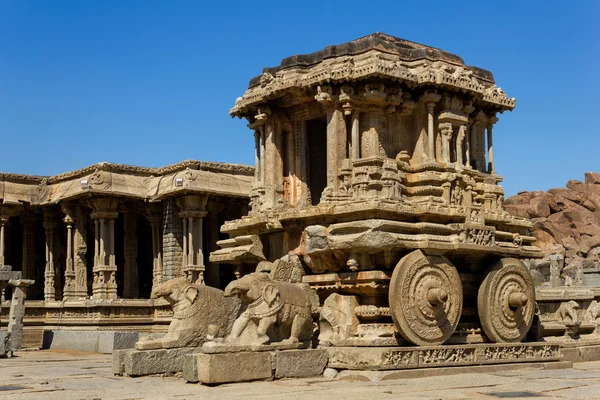 Carruagem de pedra no templo Vittalla em Hampi, Karnataka, Índia — Fotografia de Stock