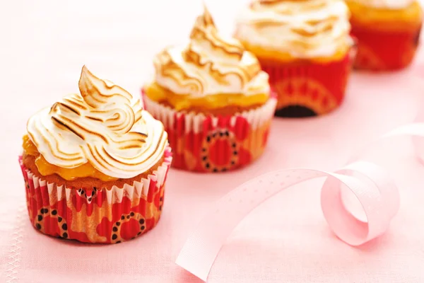 Cupcakes with whipped cream — Stock Photo, Image