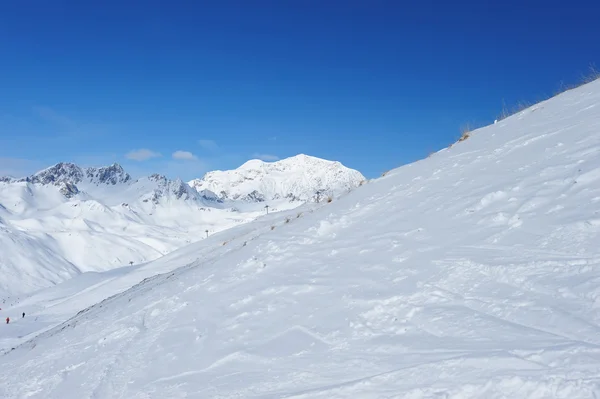Berge mit Schnee im Winter — Stockfoto