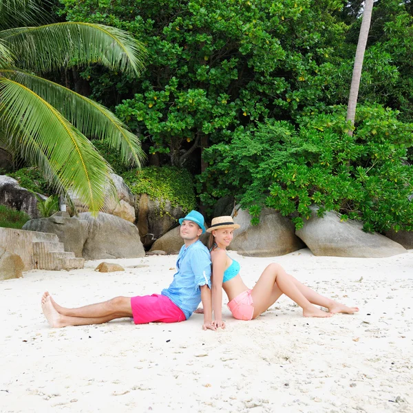 Paar op een strand — Stockfoto