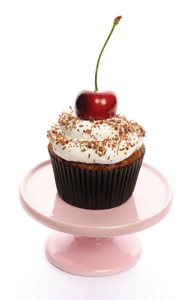 Cupcake com chantilly e cereja — Fotografia de Stock