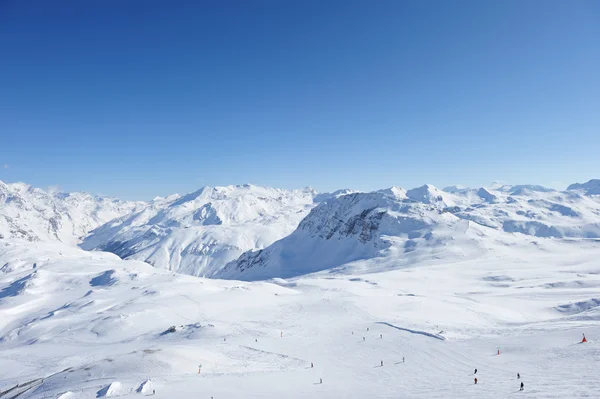 Montanhas com neve no inverno — Fotografia de Stock