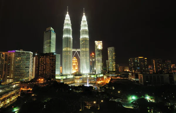 Stadtsilhouette von Kuala Lumpur, Malaysia. Petronas Zwillingstürme. — Stockfoto