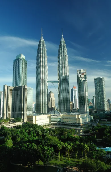 Panorama města kuala Lumpur, Malajsie. Petronas twin towers. — Stock fotografie