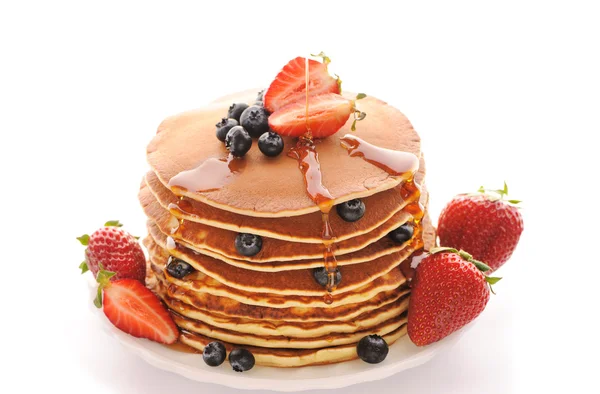 Pancakes with strawberry and blueberries — Stock Photo, Image
