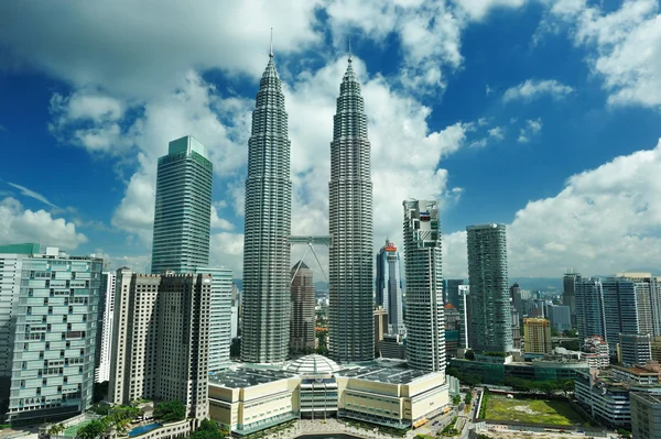 Stadtsilhouette von Kuala Lumpur, Malaysia. Petronas Zwillingstürme. — Stockfoto