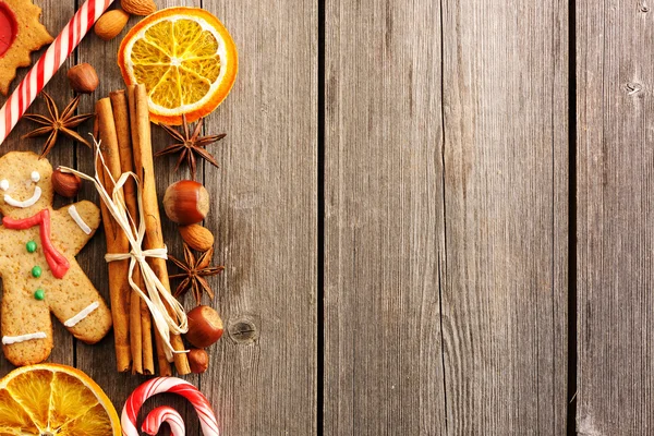 Christmas homemade gingerbread cookie and spices — Stock Photo, Image