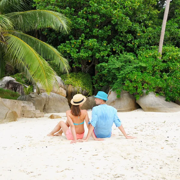 Paar op een strand — Stockfoto