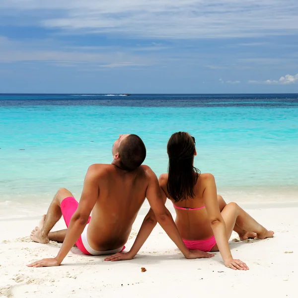 Par på en strand — Stockfoto