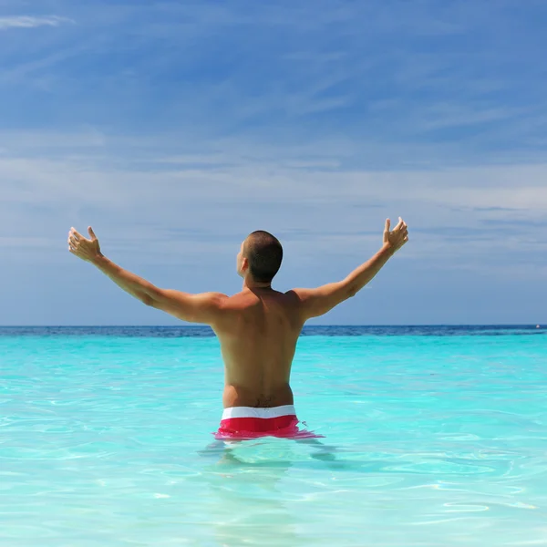 Mannen på stranden — Stockfoto