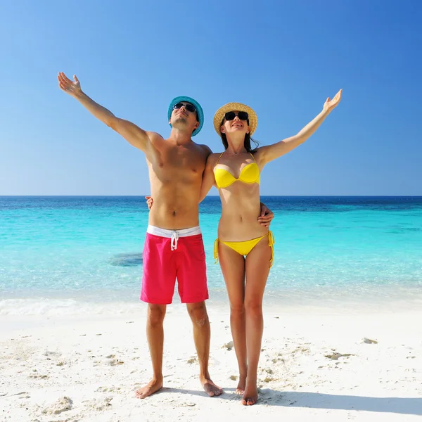 Casal na praia — Fotografia de Stock