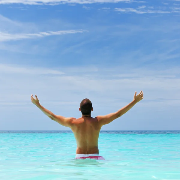 Mannen på stranden — Stockfoto