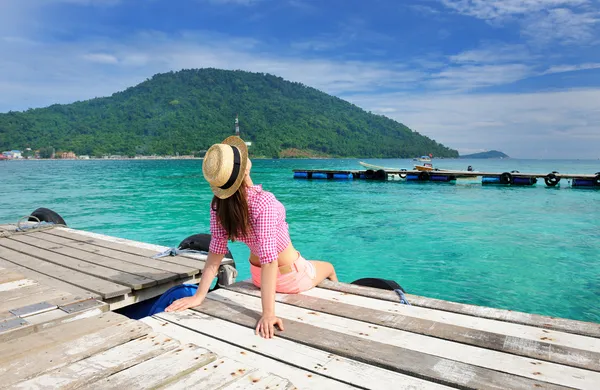 Woman at beach jetty — Stock Photo, Image